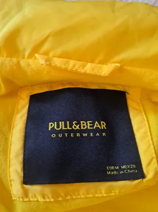 Chaleco acolchado amarillo Pull&Bear