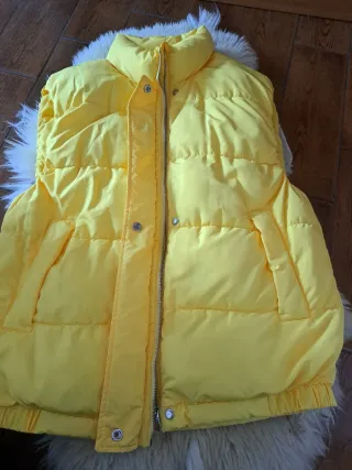 Chaleco acolchado amarillo Pull&Bear