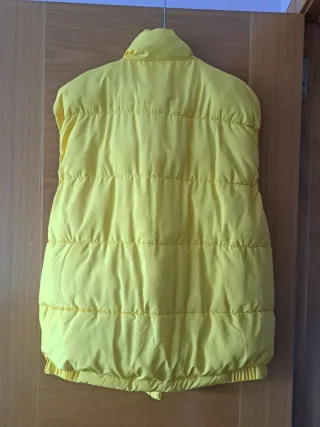 Chaleco acolchado amarillo Pull&Bear