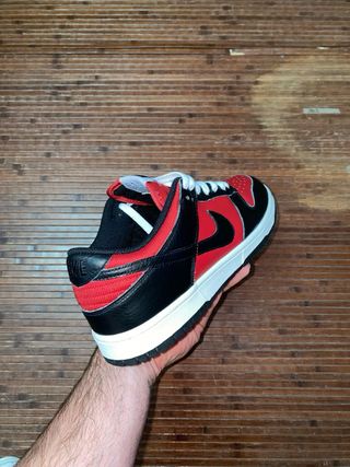 Nike Dunk Low Varsity ‘Bred’ released 2010