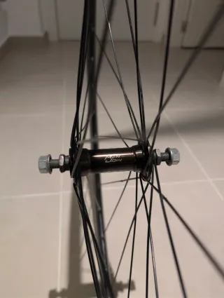 Ruota anteriore per bici da strada