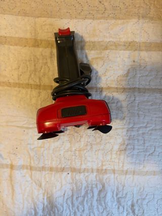 Controller per videogiochi rosso e nero