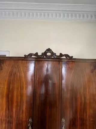 Armario antiguo de madera