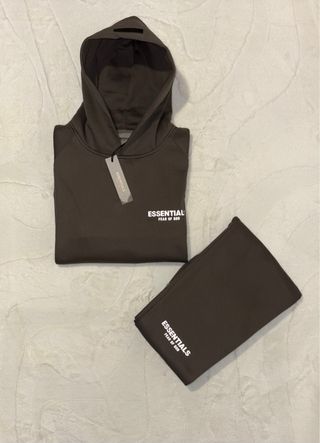 Chándal ESSENTIALS Marrón