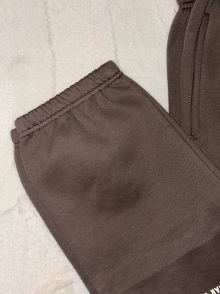 Chándal ESSENTIALS Marrón