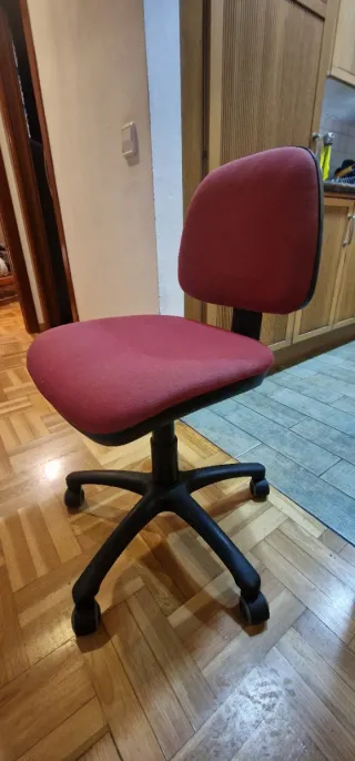 Silla de escritorio con ruedas regulable