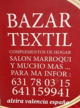 Sofá modular de lujo con detalles dorados