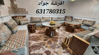 Sofá modular de lujo con detalles dorados