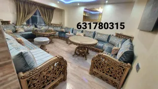 Sofá modular de lujo con detalles dorados