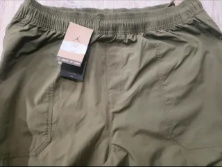 Pantalones Jordan Essentials Verde Oliva