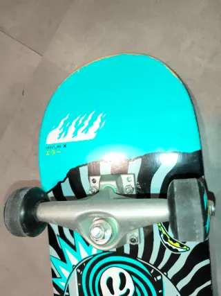 Skate Decathlon Diseño Calavera y Pirámide