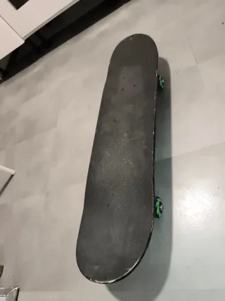 Skate Decathlon Diseño Calavera y Pirámide