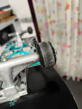 Skate Decathlon Diseño Calavera y Pirámide