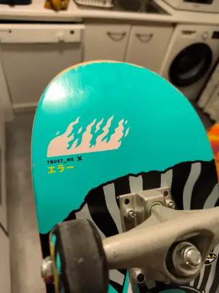 Skate Decathlon Diseño Calavera y Pirámide