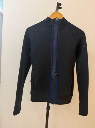 Chaqueta Nike técnica con capucha