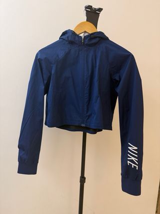 Chaqueta Nike técnica con capucha