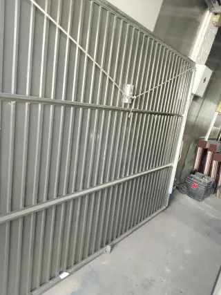 Puerta de garaje metálica