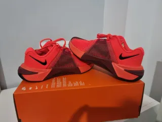 T36,5 Nike Metcom 10 rojas/naranjas