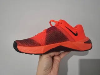 T36,5 Nike Metcom 10 rojas/naranjas