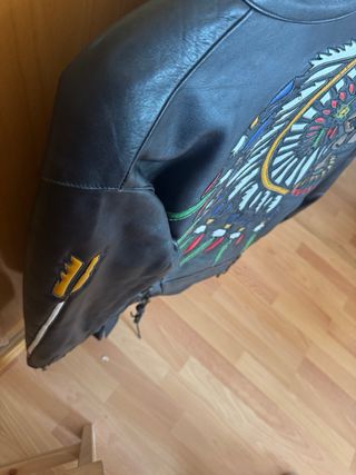 Chaqueta de cuero negra y gris