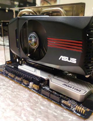 ASUS GTX 550 Ti - 1 Funciona + 1 No Funciona