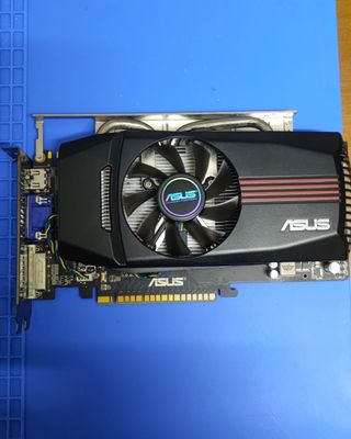 ASUS GTX 550 Ti - 1 Funciona + 1 No Funciona