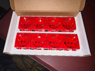 8 Prese Elettriche Rosse Totale Sono 8 pacchi