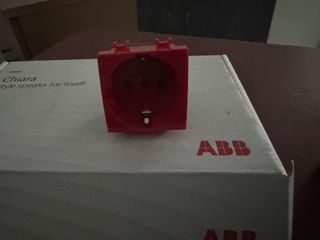 8 Prese Elettriche Rosse Totale Sono 8 pacchi