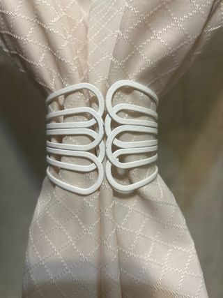 Alzapaños de metal blanco para cortina