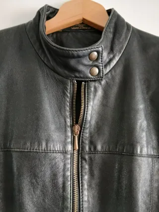 Chaqueta de cuero negra