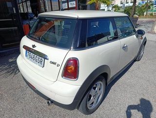 MINI MINI Cooper One D 66 kW (90 CV)