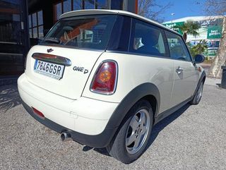 MINI MINI Cooper One D 66 kW (90 CV)