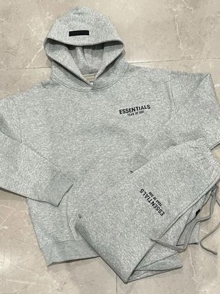 Conjunto chándal Essentials gris precio negociable