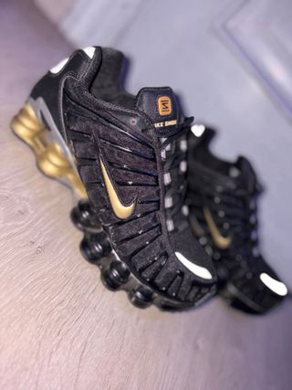 Nike Shox TL negras y doradas