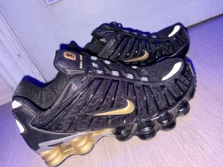 Nike Shox TL negras y doradas