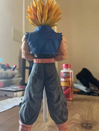 Figura Trunks