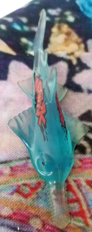 Tiburón espada azul translúcido