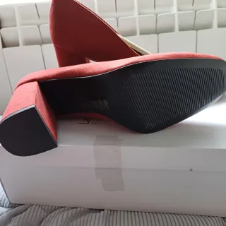 Zapatos de tacón rojos talla 40