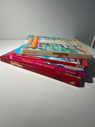 LOTE 4 LIBROS INFANTILES –Lady Bug, Los Simpson...
