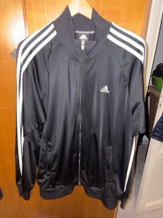 Chaqueta Adidas Negra con Rayas Blancas