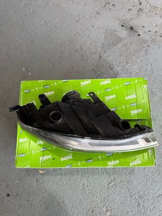 Faro delantero izquierdo SEAT Ibiza 6J ORIGINAL