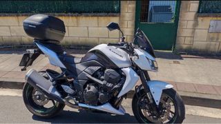 Kawasaki Z750 Naked Blanca y Negra