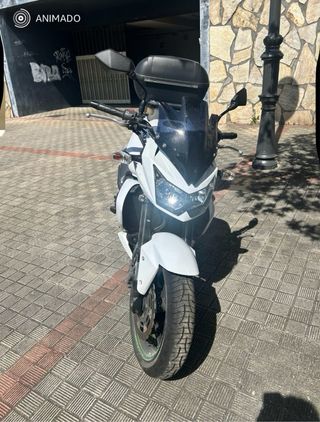 Kawasaki Z750 Naked Blanca y Negra