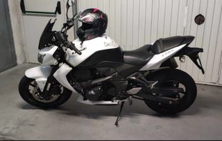 Kawasaki Z750 Naked Blanca y Negra