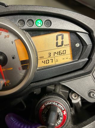 Kawasaki Z750 Naked Blanca y Negra