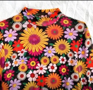 Camiseta floral manga campana Talla XS Nueva