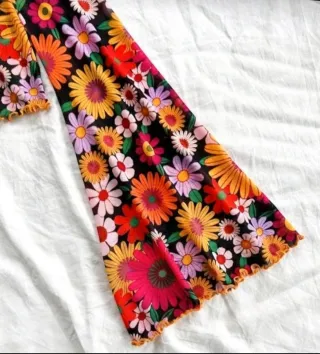 Camiseta floral manga campana Talla XS Nueva