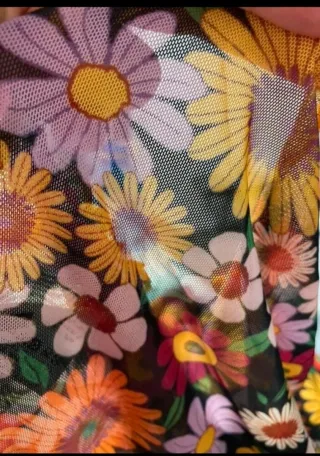 Camiseta floral manga campana Talla XS Nueva