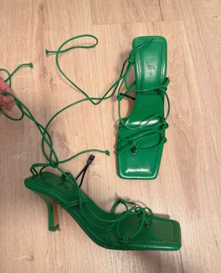 Sandalias Zara verdes atadas