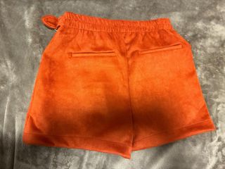Falda pantalón naranja con cinturón
